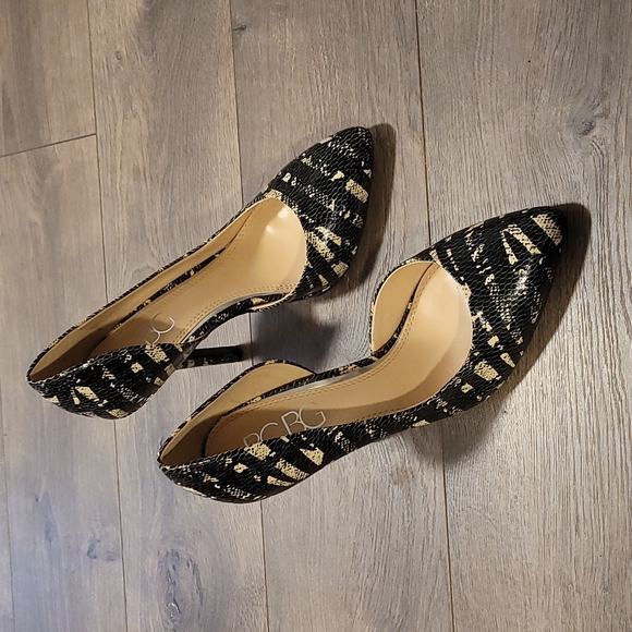 BCBG HEELS - Picture 2 of 10